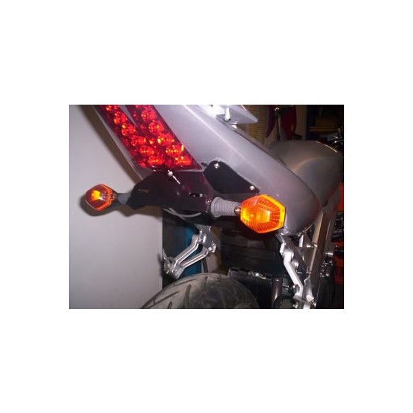 R&G PLATE HOLDER SV650